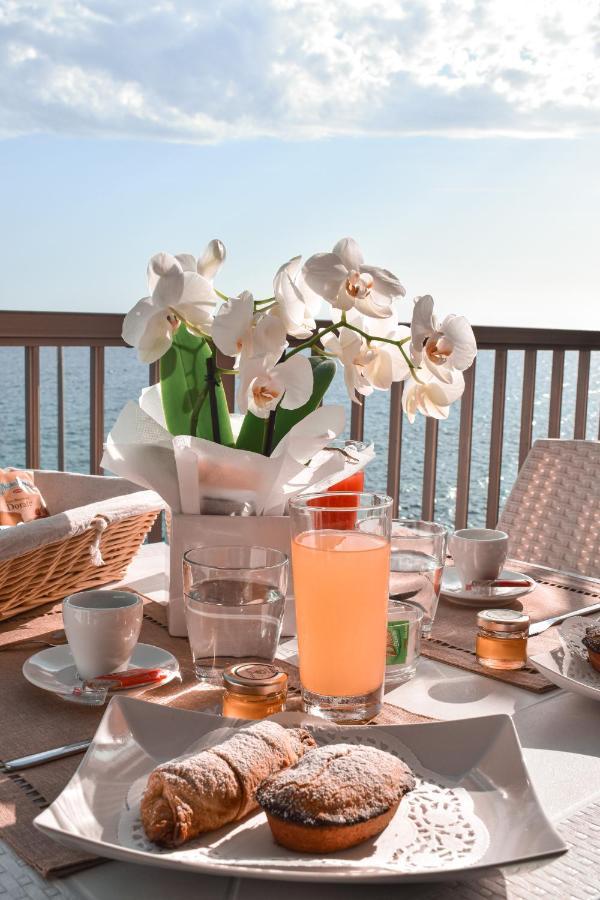 Guest house La Scogliera 3*
