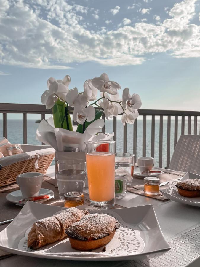 Guest house La Scogliera 3*